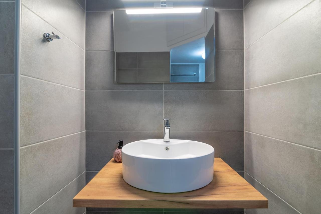 Modern Renovated Apt Next To The Beachfront Heraklion  Екстер'єр фото